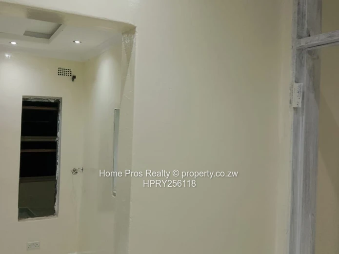 Secure Walled 3-Bed with Spacious Garden in Marimba Park