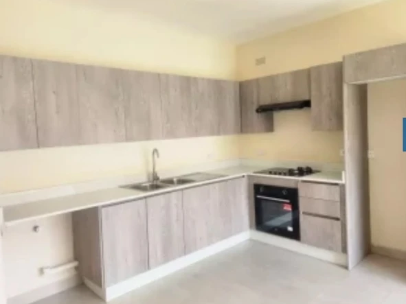 2 Bedroom Flat & Apartment