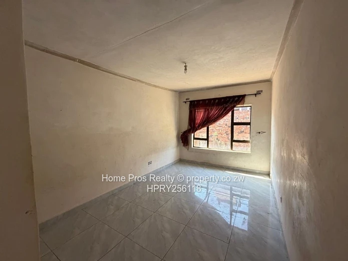 Secure Walled 3-Bed with Spacious Garden in Marimba Park