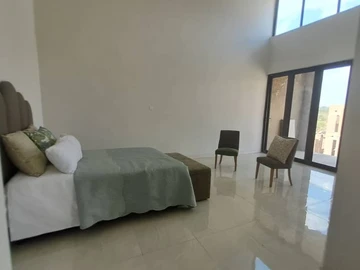 3 Bedroom Flat & Apartment