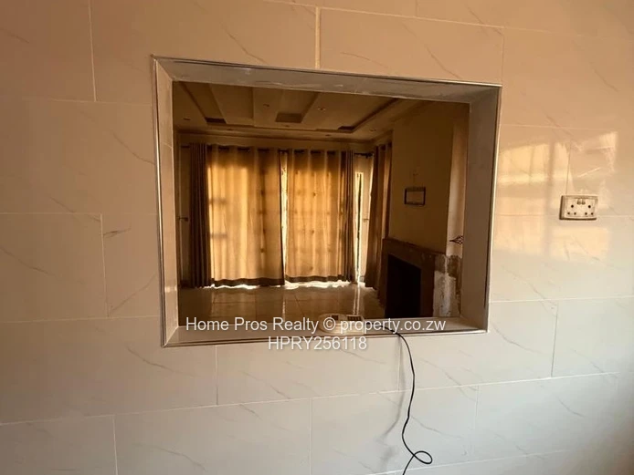 Secure Walled 3-Bed with Spacious Garden in Marimba Park