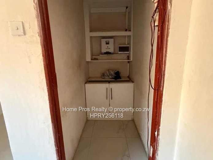 Secure Walled 3-Bed with Spacious Garden in Marimba Park