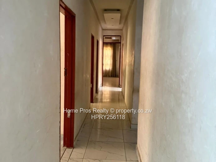 Secure Walled 3-Bed with Spacious Garden in Marimba Park