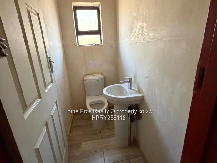 Secure Walled 3-Bed with Spacious Garden in Marimba Park