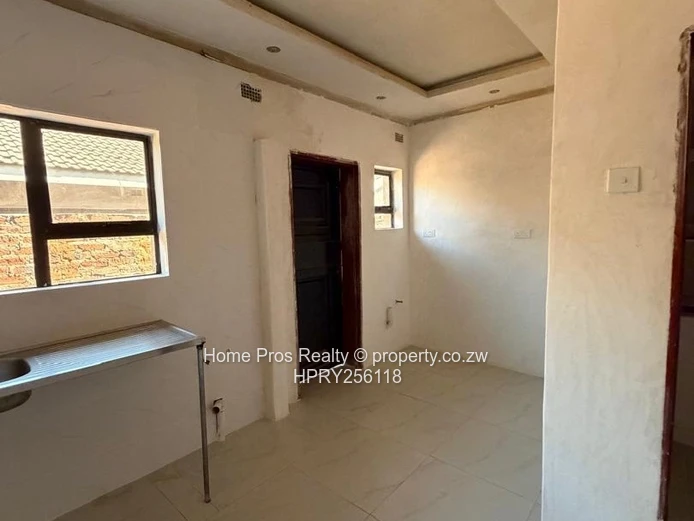 Secure Walled 3-Bed with Spacious Garden in Marimba Park