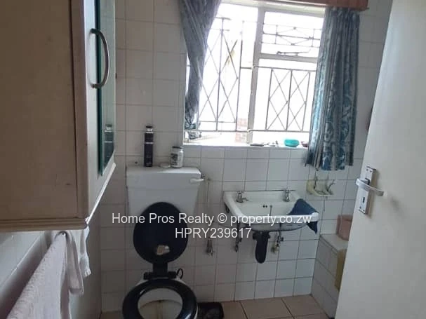 Spacious 4BR Emerald Hill Home on 2030m² — Borehole