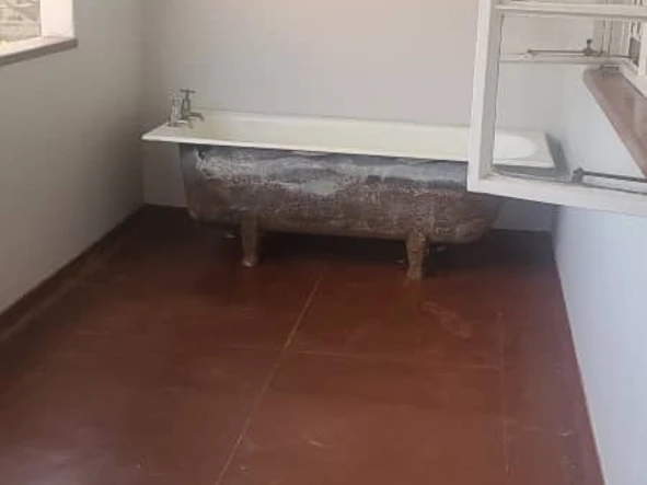 2 Bedroom Flat & Apartment