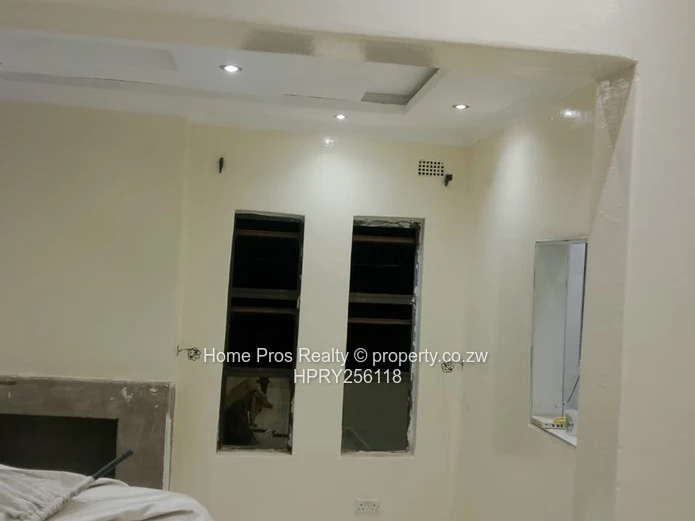 Secure Walled 3-Bed with Spacious Garden in Marimba Park