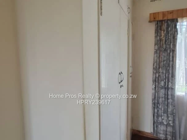 Spacious 4BR Emerald Hill Home on 2030m² — Borehole