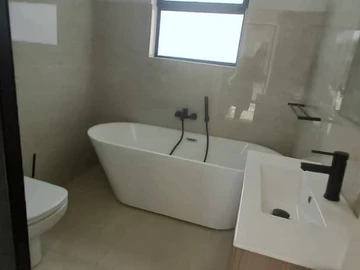 3 Bedroom Flat & Apartment