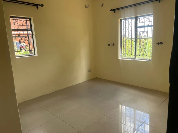2 Bedroom Flat & Apartment