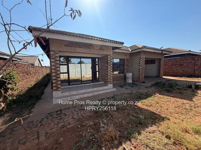 Secure Walled 3-Bed with Spacious Garden in Marimba Park