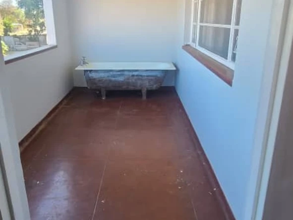2 Bedroom Flat & Apartment