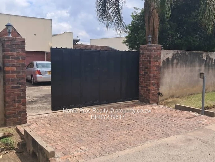 Spacious 4BR Emerald Hill Home on 2030m² — Borehole