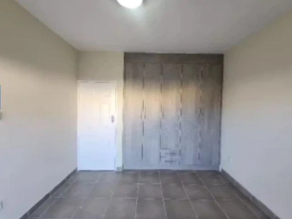 2 Bedroom Flat & Apartment